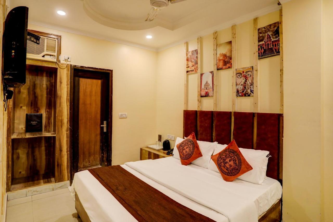 Hotel Nityaa Suites 뉴델리 외부 사진