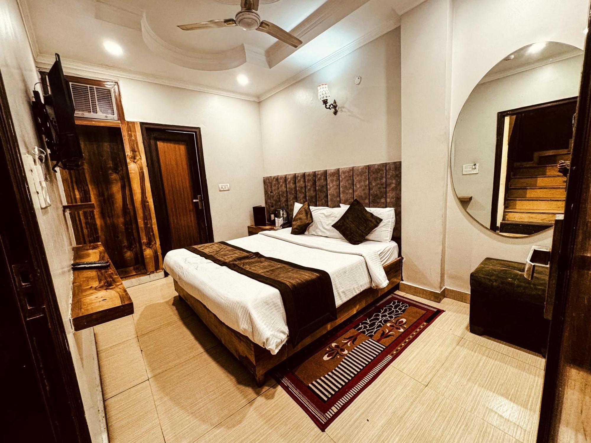 Hotel Nityaa Suites 뉴델리 외부 사진