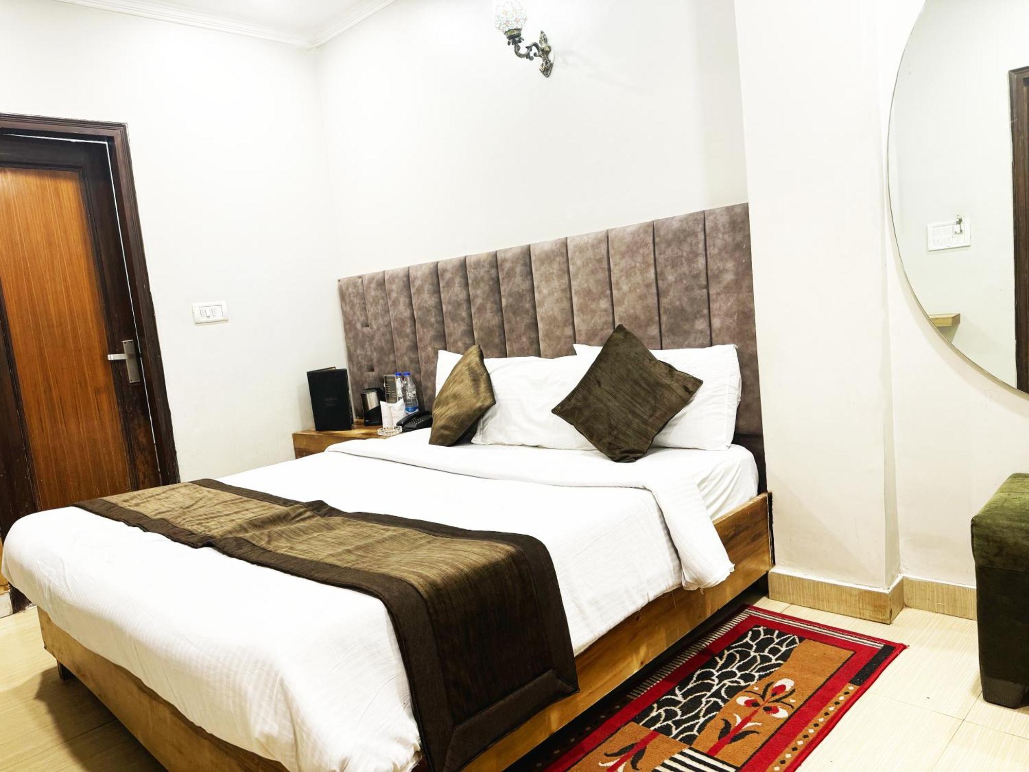 Hotel Nityaa Suites 뉴델리 외부 사진