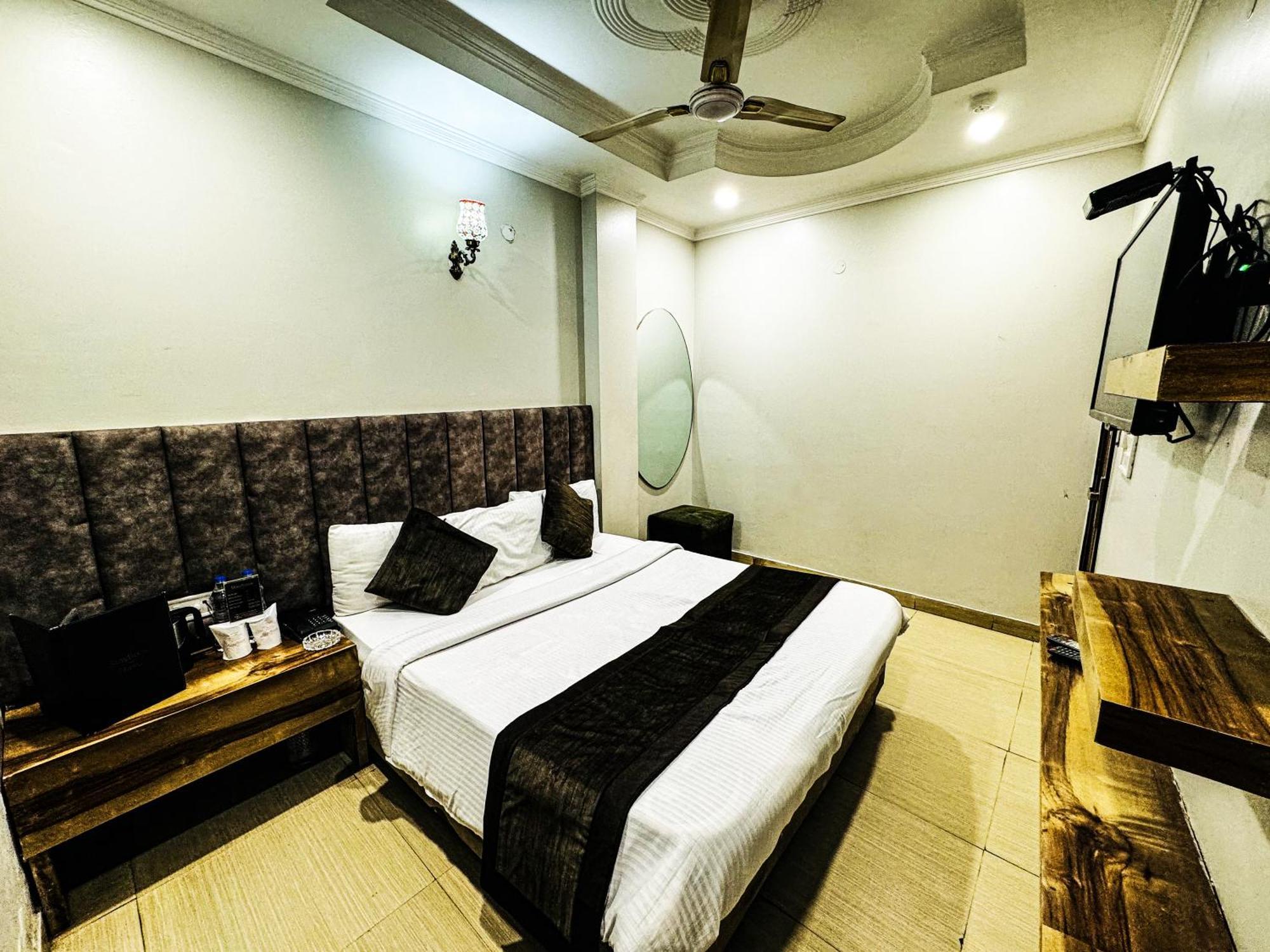 Hotel Nityaa Suites 뉴델리 외부 사진