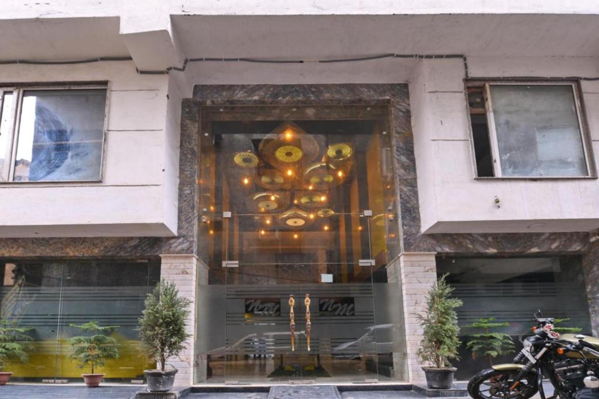 Hotel Nityaa Suites 뉴델리 외부 사진