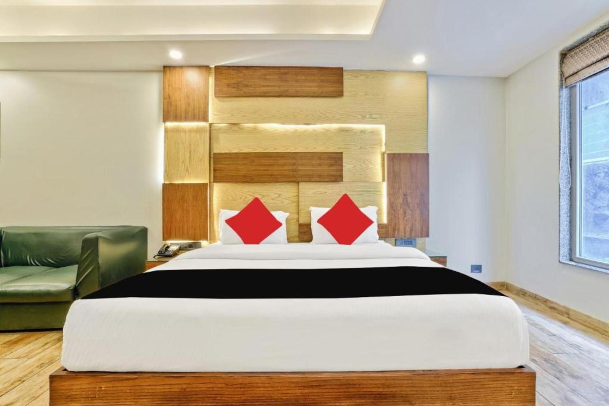Hotel Nityaa Suites 뉴델리 외부 사진