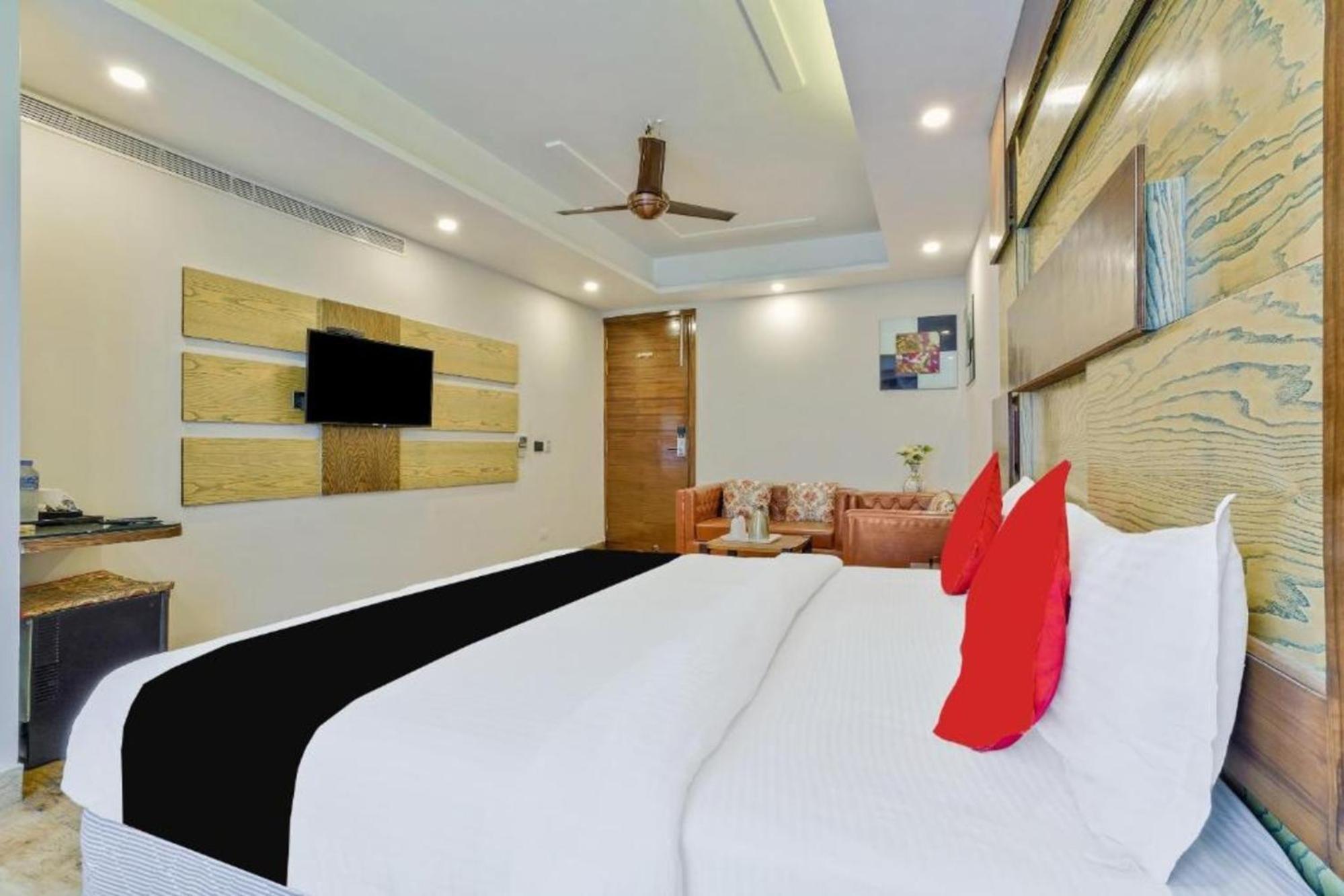 Hotel Nityaa Suites 뉴델리 외부 사진